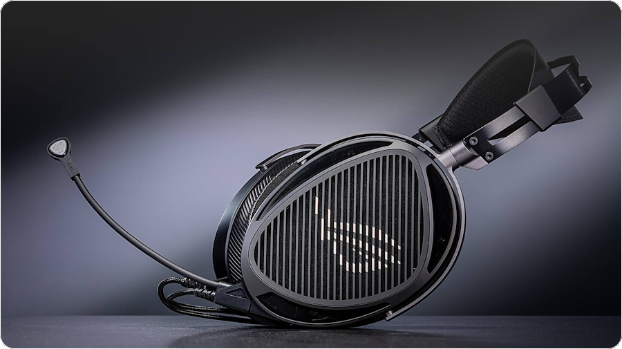 Das ROG Kithara Headset mit MEMS-Boom-Mikrofon wird zusammen mit den wichtigsten Leistungsdaten des Mikrofons gezeigt